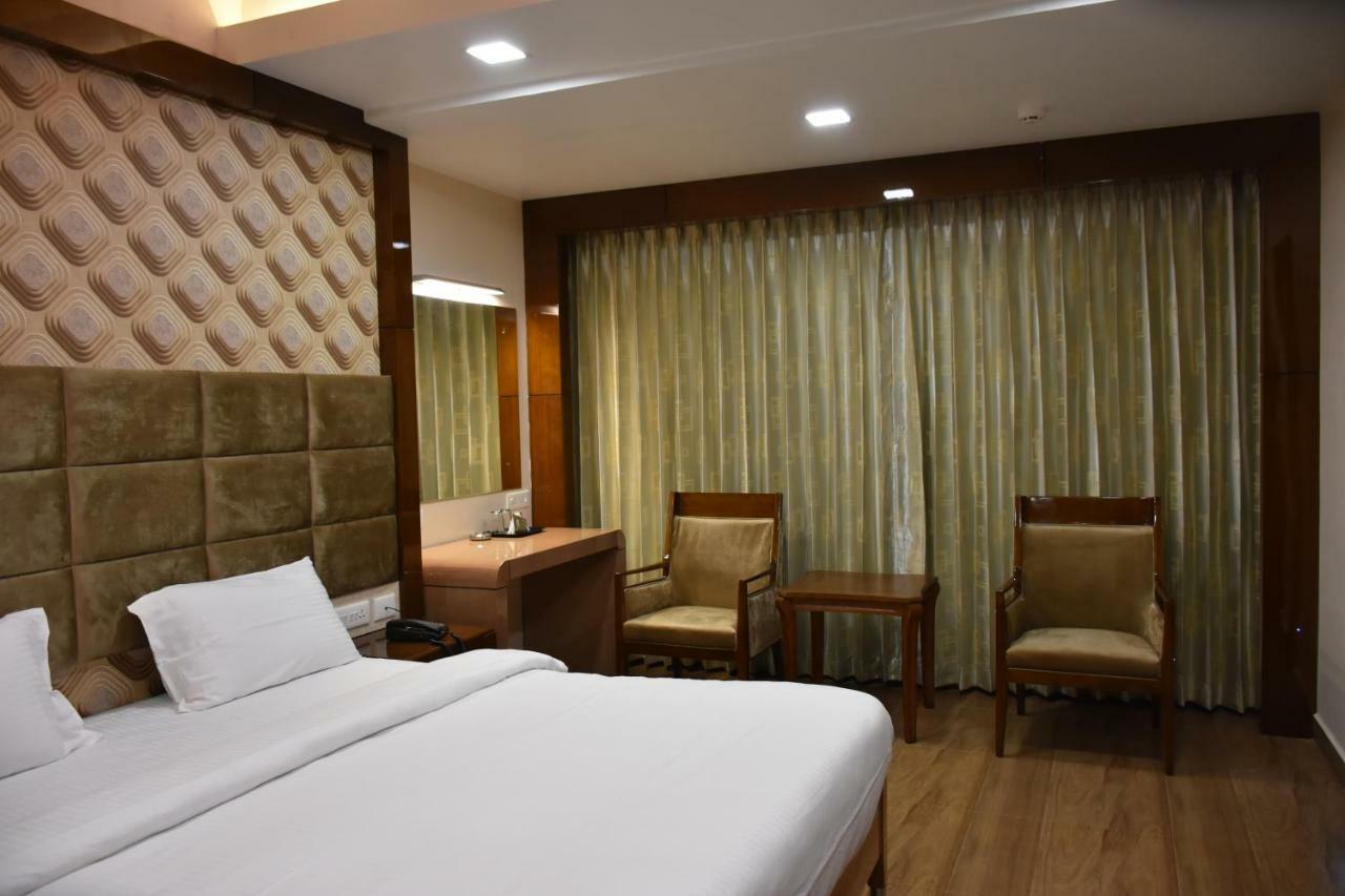 Sri Ram Hotel ติรุนเนเวลี ภายนอก รูปภาพ